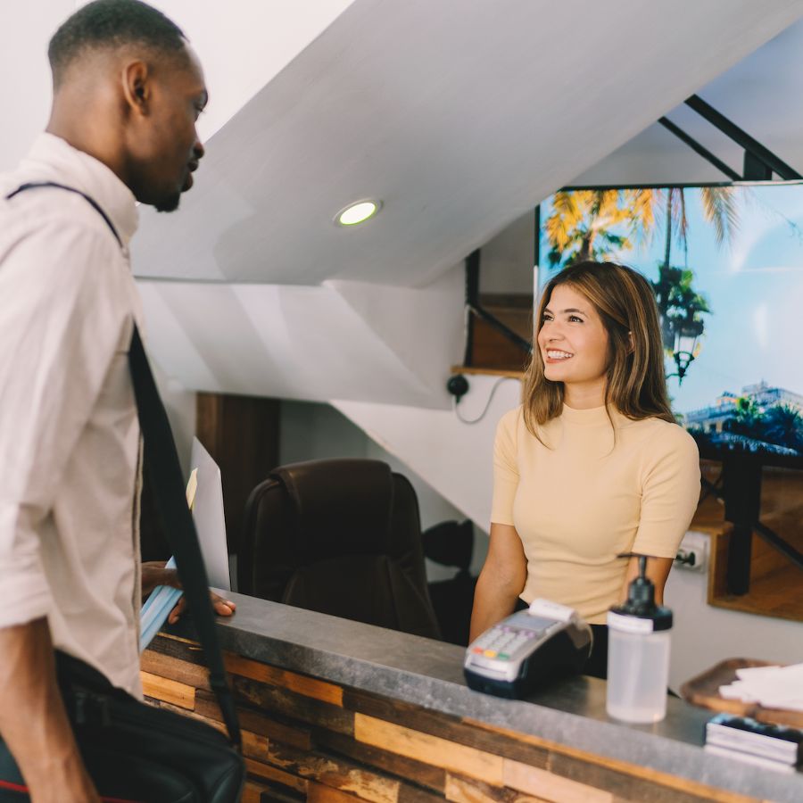 digital signage for hotels